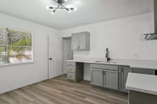 404 Limestone Dr, Euless, TX 76039 - Photo 8