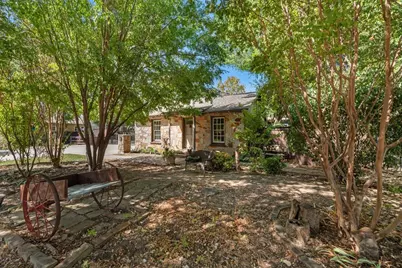 705 N Main Street, Grapevine, TX 76051 - Photo 2