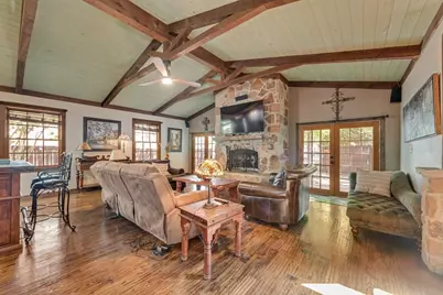 705 N Main Street, Grapevine, TX 76051 - Photo 8