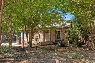705 N Main St, Grapevine, TX 76051 - Photo 1