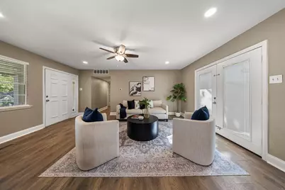 9735 Queenswood Lane, Dallas, TX 75238 - Photo 14