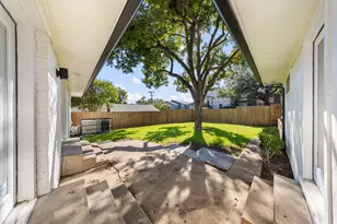9735 Queenswood Ln, Dallas, TX 75238 - Photo 24
