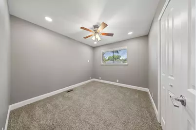 9735 Queenswood Lane, Dallas, TX 75238 - Photo 20