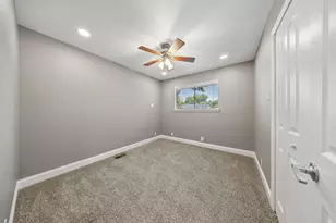 9735 Queenswood Ln, Dallas, TX 75238 - Photo 20
