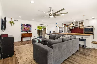 9639 Leaside Drive, Dallas, TX 75238 - Photo 6