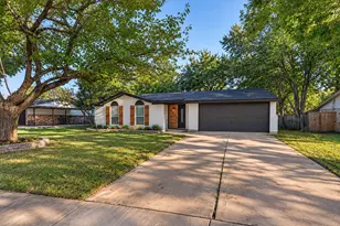 1003 E Dallas St, Mansfield, TX 76063 - Photo 2