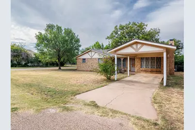 1201 N 10th Street, Ballinger, TX 76821 - Photo 2
