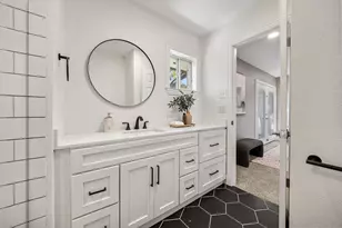 9735 Queenswood Ln, Dallas, TX 75238 - Photo 18