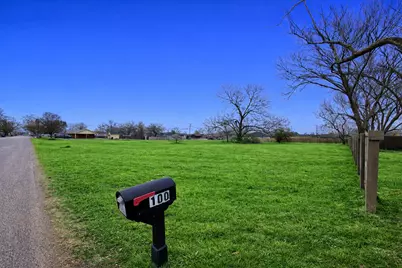 724 E Hughes Street, Collinsville, TX 76233 - Photo 4