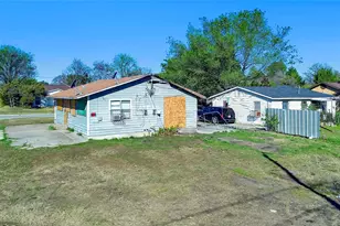 2745 S Jones St, Fort Worth, TX 76104 - Photo 2