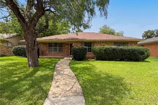 3327 Portlock Dr, Farmers Branch, TX 75234 - Photo 2