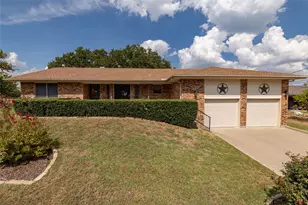304 Lakeview Dr, Runaway Bay, TX 76426 - Photo 1