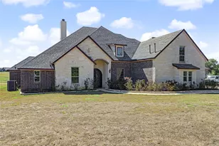115 Chisum Dr, Millsap, TX 76066 - Photo 2