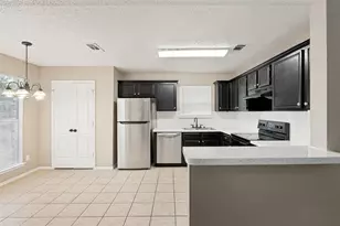 1512 Manitoba Ln, Glenn Heights, TX 75154 - Photo 2
