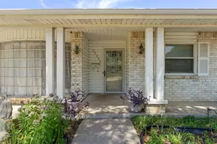 12341 Cedar Bend Dr, Dallas, TX 75244 - Photo 4