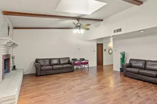 12341 Cedar Bend Dr, Dallas, TX 75244 - Photo 10