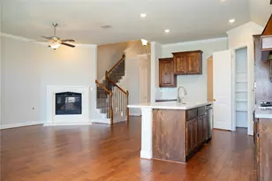 504 Pineview Dr, Euless, TX 76039 - Photo 4