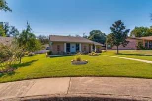 2714 Meadow Bluff Ln, Dallas, TX 75237 - Photo 4