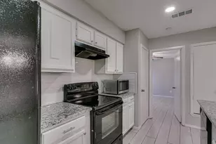 2714 Meadow Bluff Ln, Dallas, TX 75237 - Photo 32