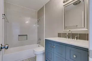 2714 Meadow Bluff Ln, Dallas, TX 75237 - Photo 18