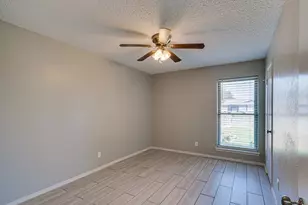 2714 Meadow Bluff Ln, Dallas, TX 75237 - Photo 22