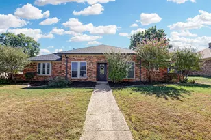 1910 Middle Glen Dr, Carrollton, TX 75007 - Photo 2