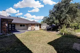 1910 Middle Glen Dr, Carrollton, TX 75007 - Photo 32