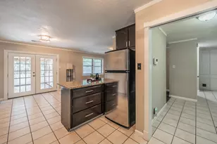 612 Bayless Dr, Euless, TX 76040 - Photo 10