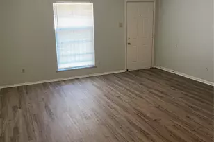5113 Stagecoach Ln, Garland, TX 75043 - Photo 2