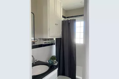1021 E Russell Avenue, Carrollton, TX 75006 - Photo 12