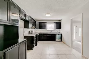 2422 Jewell Dr, Arlington, TX 76016 - Photo 2