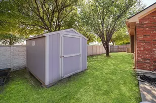 1004 Cedarbrook Circle, Grand Prairie, TX 75052 - Photo 30
