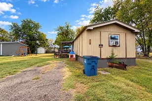 708 Lincoln St, Campbell, TX 75422 - Photo 30