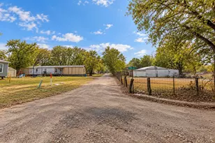 708 Lincoln St, Campbell, TX 75422 - Photo 28