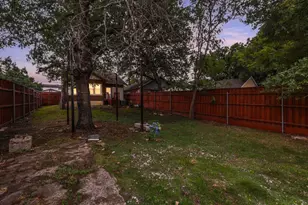 305 E 6th St, Dallas, TX 75203 - Photo 24