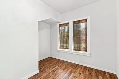 305 E 6th Street, Dallas, TX 75203 - Photo 12