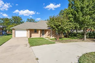 1807 13th St, Bridgeport, TX 76426 - Photo 2