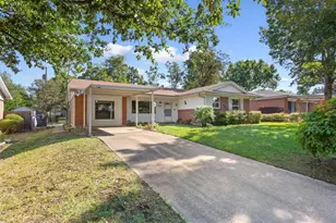 1319 Royal Oaks Dr, Waco, TX 76710 - Photo 2