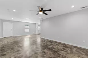 612 W Coffin St, Denison, TX 75020 - Photo 2