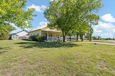 209 E Allen Avenue, Godley, TX 76044 - Photo 2