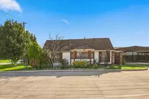 622 E McKinney St, Denton, TX 76209 - Photo 1