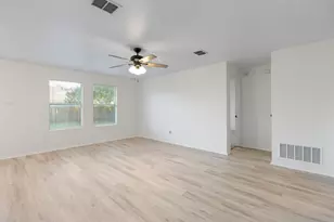 1128 Boxwood Dr, Crowley, TX 76036 - Photo 8