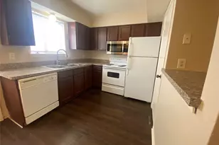 2802 Wimbledon Ct, Garland, TX 75041 - Photo 2