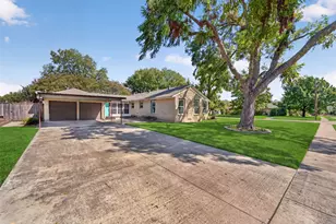 9733 Edgelake Dr, Dallas, TX 75218 - Photo 10