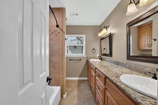 9733 Edgelake Dr, Dallas, TX 75218 - Photo 6