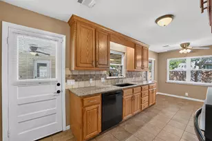 9733 Edgelake Dr, Dallas, TX 75218 - Photo 20