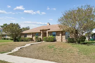 1721 Paxton Dr, Carrollton, TX 75007 - Photo 2