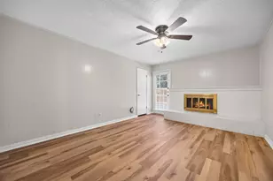 2019 Fleur De Lis Ct, Arlington, TX 76012 - Photo 1