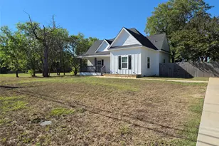 901 S Hall St, Ennis, TX 75119 - Photo 2