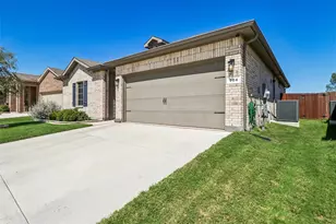 304 Crowfoot Dr, Fort Worth, TX 76131 - Photo 2